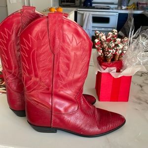 Valentine red boots! Size 9. Genuine leather. Made in Mexico by Belmondo